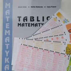 Książka "Tablice Matematyki" obok kuponów lotto. Czy matematyka pomoże wybrać gorące liczby lotto?