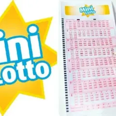 Ręka zaznacza liczby na kuponie Mini Lotto. Czy to będą wyniki wygrane w mini lotto?
