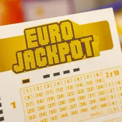 Eurojackpot: dlaczego polski fiskus zabiera aż 10 procent z wygranej? Kupon lotto z zaznaczonymi liczbami.