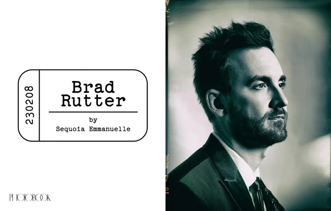 Brad Rutter, rekordzista, który wygrał najwięcej pieniędzy w historii show, w stylizowanej sesji zdjęciowej.