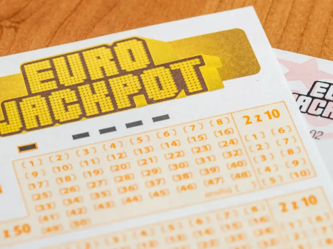Zbliżenie na kupon Eurojackpot z widocznymi polami do wyboru liczb.