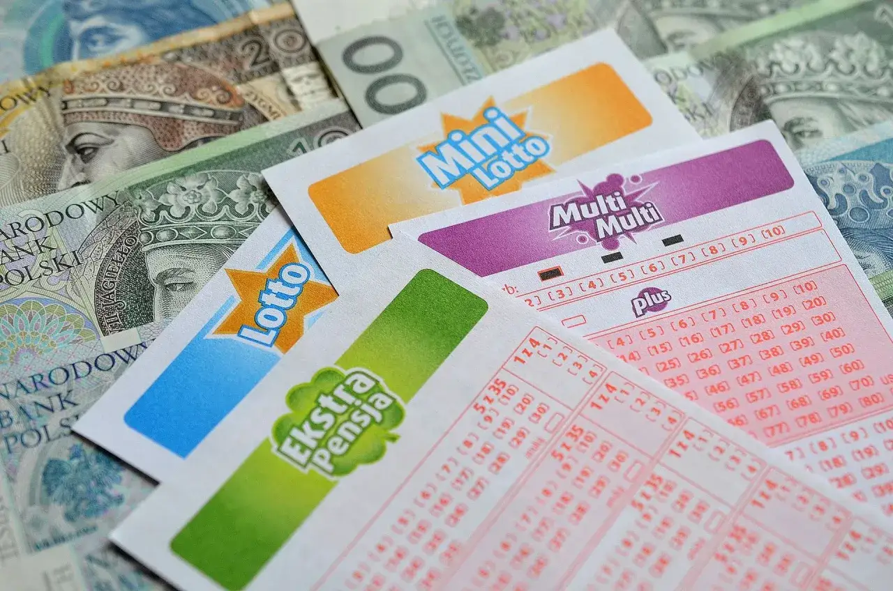 Kupony Lotto, Mini Lotto, Multi Multi i Ekstra Pensja leżą na polskich banknotach. Zastanawiasz się, ile czasu na wyplate lotto?