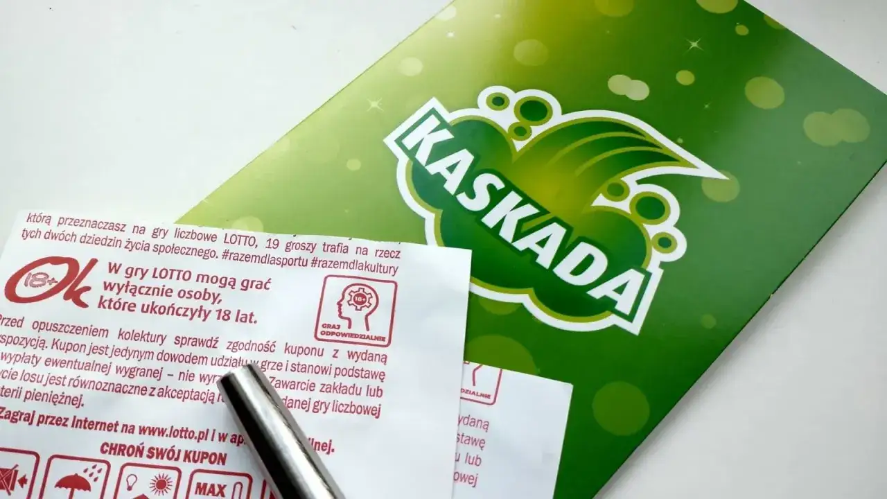 Prawda o rzekomym systemie przewidywania wyników Kaskady. Na zdjęciu kupon LOTTO i zielone opakowanie gry.