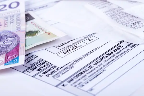 Pieniądze i formularz PIT-37. Czy wygrana w loterii spłaty kredytu jest traktowana jako przychód podlegający opodatkowaniu?