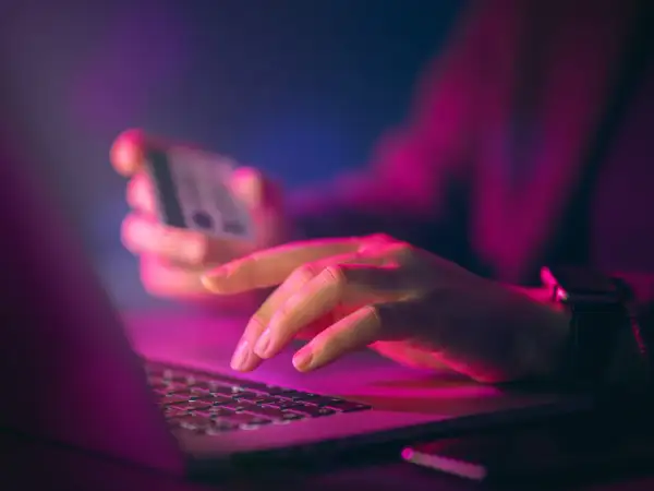 Jak dzisiejsze serwisy online dostosowują mechanikę tradycyjnych loterii